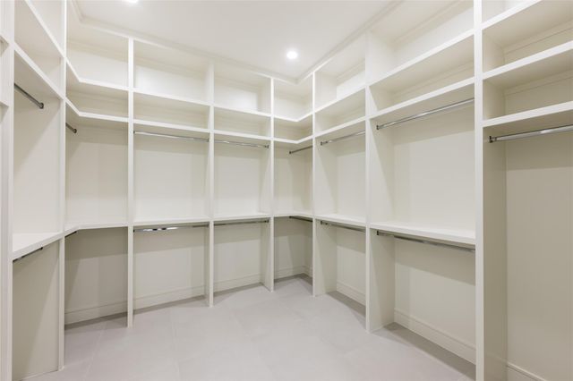 1122 E 27th St B, Houston, TX 77009