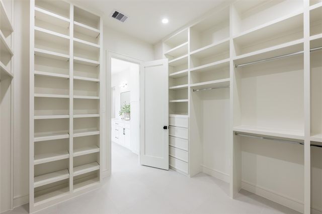 1122 E 27th St B, Houston, TX 77009