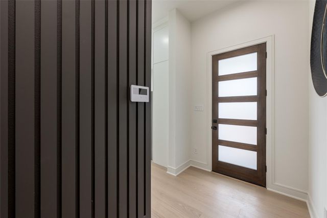 1122 E 27th St B, Houston, TX 77009