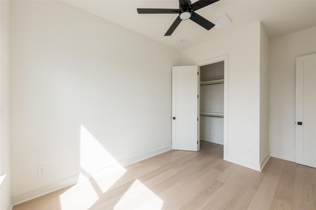 1122 E 27th St B, Houston, TX 77009