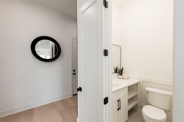 1122 E 27th St B, Houston, TX 77009