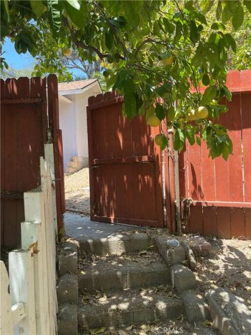 5903 Tipton, Los Angeles, CA 90042