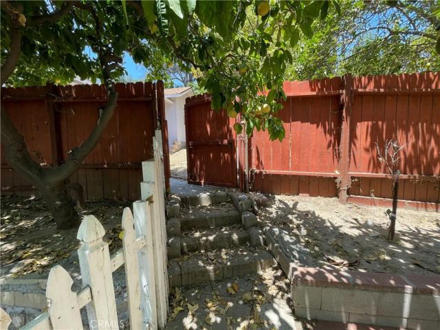 5903 Tipton, Los Angeles, CA 90042