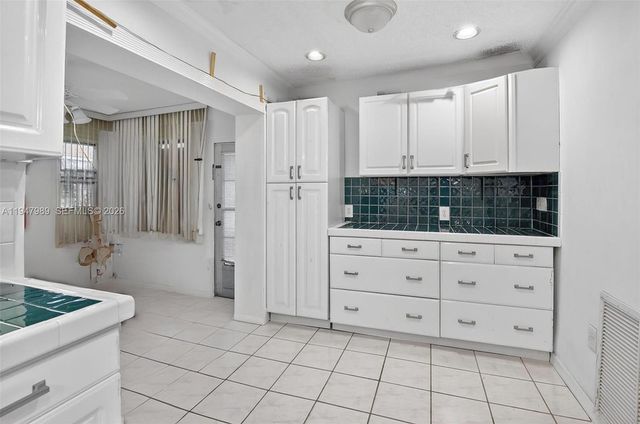 2299 NW 73rd Ave, Sunrise, FL 33313