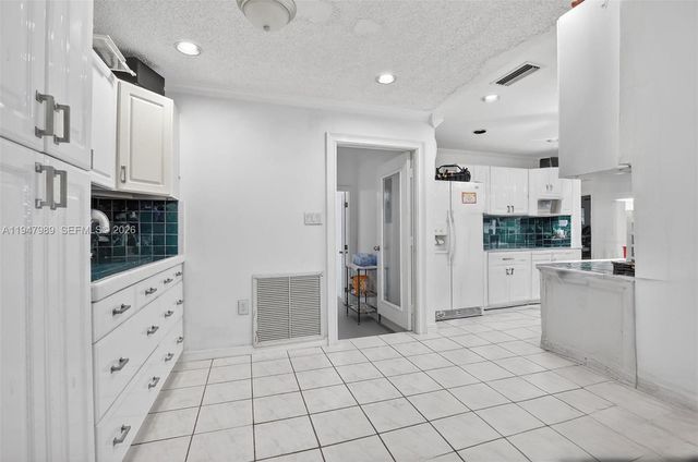 2299 NW 73rd Ave, Sunrise, FL 33313