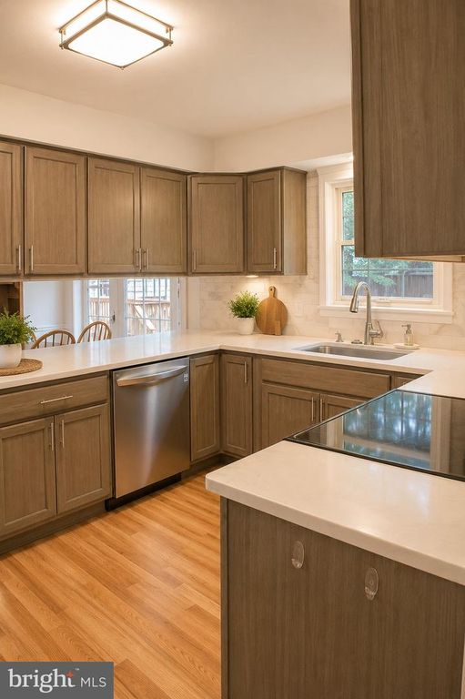 Image 10 of property listing at 1389 REDWOOD CIR, La Plata, MD 20646