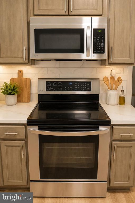 Image 11 of property listing at 1389 REDWOOD CIR, La Plata, MD 20646