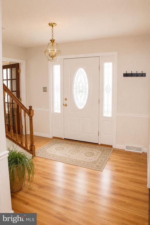 Image 2 of property listing at 1389 REDWOOD CIR, La Plata, MD 20646