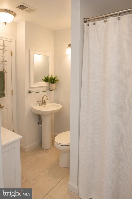 Image 23 of property listing at 1389 REDWOOD CIR, La Plata, MD 20646