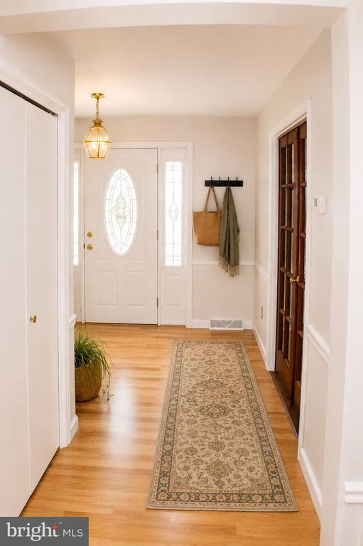 Image 3 of property listing at 1389 REDWOOD CIR, La Plata, MD 20646