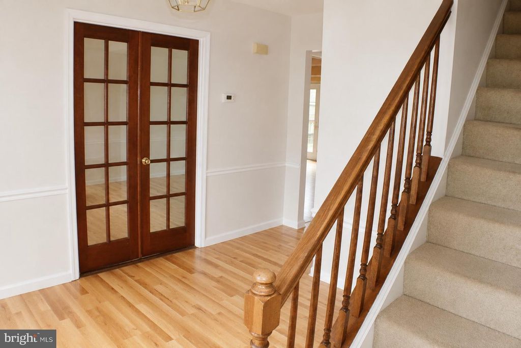 Image 4 of property listing at 1389 REDWOOD CIR, La Plata, MD 20646