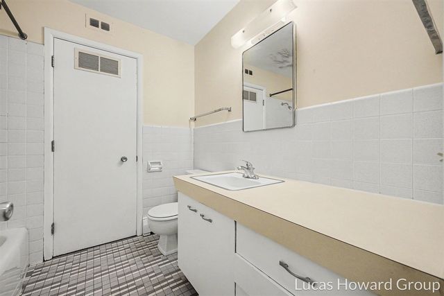 815 S Despelder Street 5, Grand Haven, MI 49417