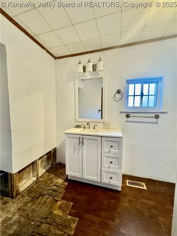 1355 Glenwood Road, Milton, WV 25441