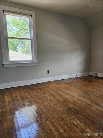 42 Onondaga Avenue, West Seneca, NY 14220
