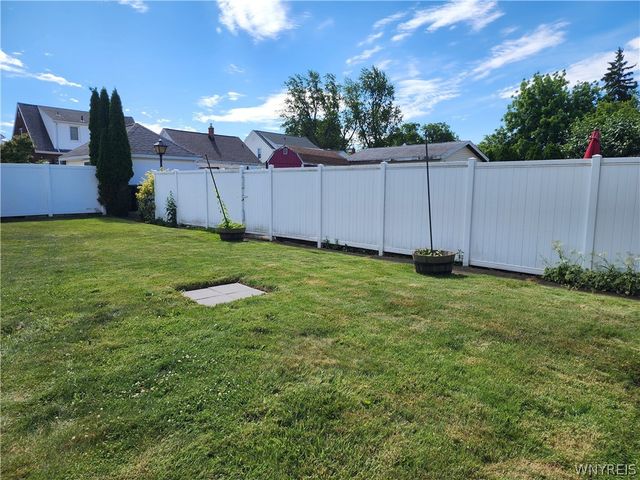 42 Onondaga Avenue, West Seneca, NY 14220