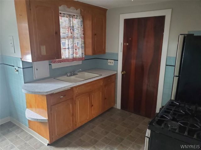 42 Onondaga Avenue, West Seneca, NY 14220