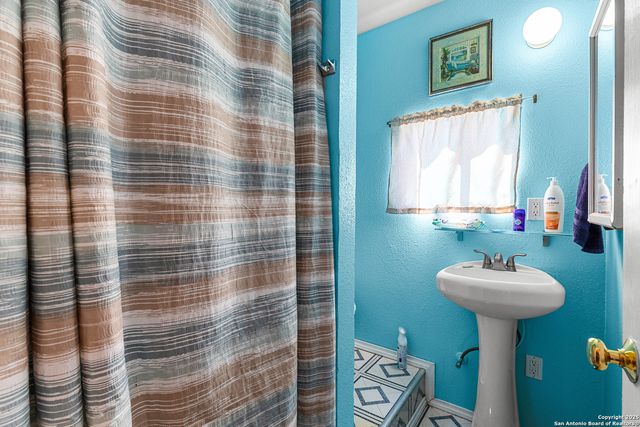 4527 Newcome, San Antonio, TX 78229