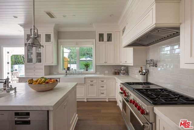 10334 Lorenzo Drive, Los Angeles, CA 90064