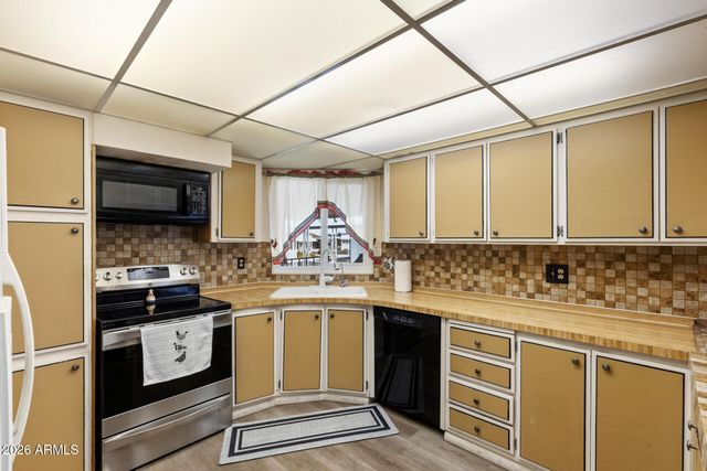 305 S VAL VISTA Drive 243, Mesa, AZ 85204