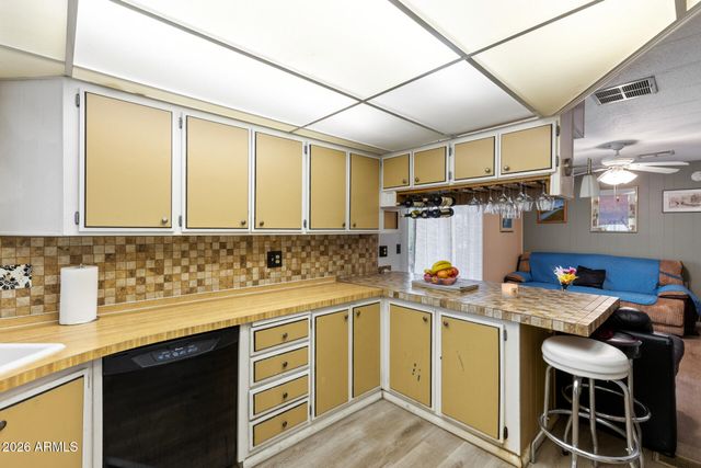 305 S VAL VISTA Drive 243, Mesa, AZ 85204