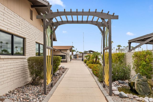 305 S VAL VISTA Drive 243, Mesa, AZ 85204
