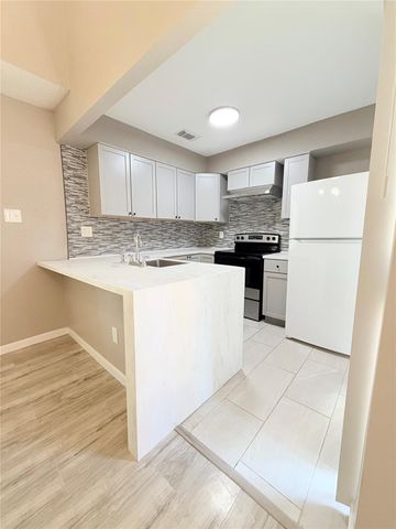 12955 Wirevine Lane, Houston, TX 77072