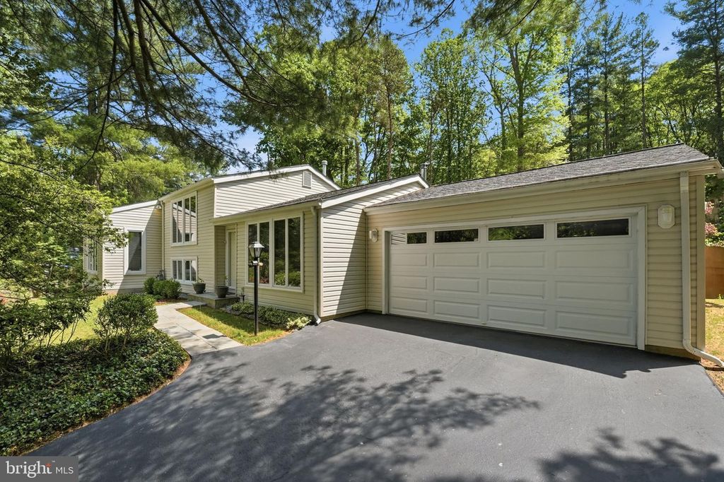 10929 HOWLAND DR, Reston, VA 20191