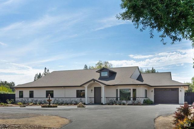 695 Quietwater Rd, Santa Rosa, CA 95404
