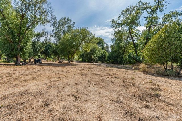 695 Quietwater Rd, Santa Rosa, CA 95404