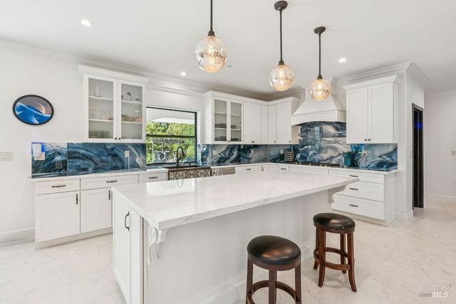 695 Quietwater Rd, Santa Rosa, CA 95404