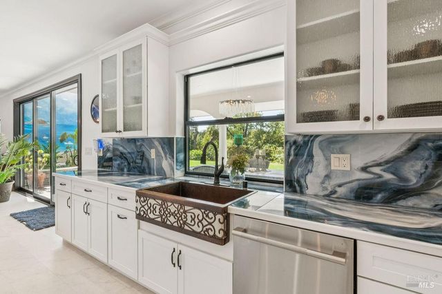 695 Quietwater Rd, Santa Rosa, CA 95404