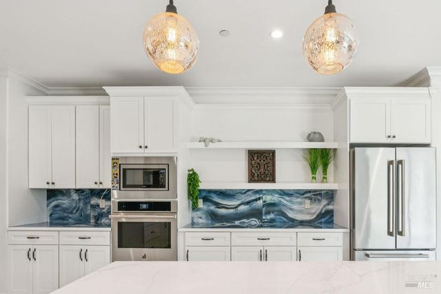 695 Quietwater Rd, Santa Rosa, CA 95404