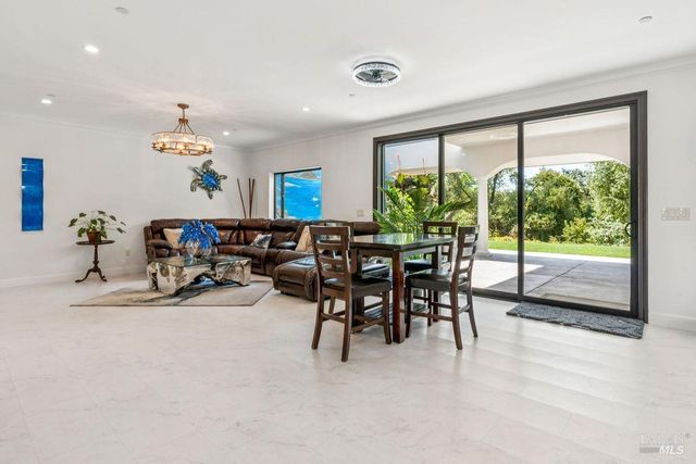 695 Quietwater Rd, Santa Rosa, CA 95404