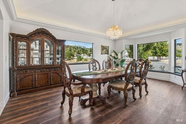 695 Quietwater Rd, Santa Rosa, CA 95404