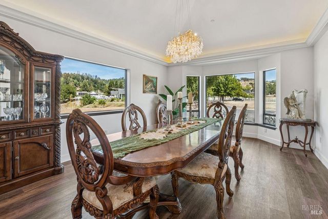 695 Quietwater Rd, Santa Rosa, CA 95404