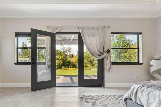 695 Quietwater Rd, Santa Rosa, CA 95404