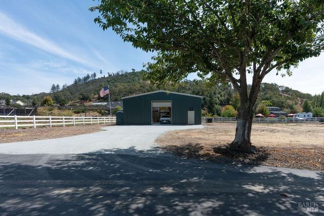 695 Quietwater Rd, Santa Rosa, CA 95404