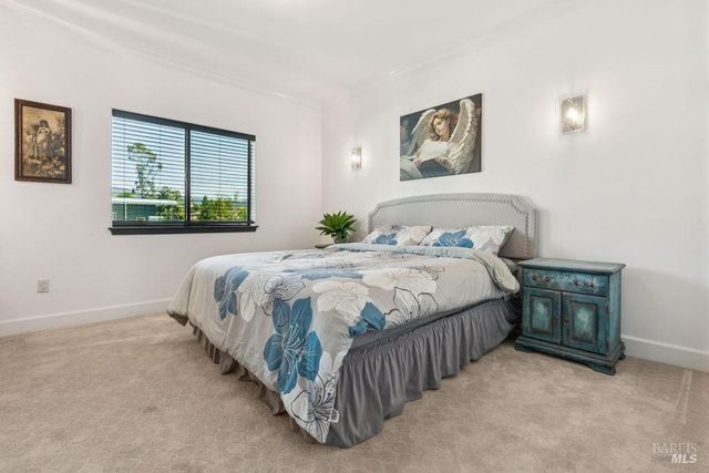 695 Quietwater Rd, Santa Rosa, CA 95404