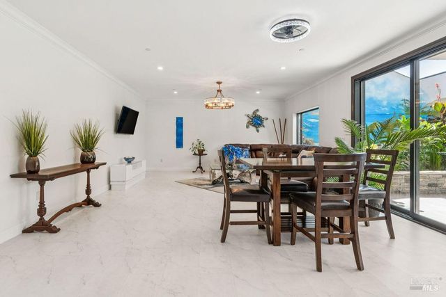 695 Quietwater Rd, Santa Rosa, CA 95404