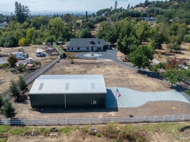 695 Quietwater Rd, Santa Rosa, CA 95404