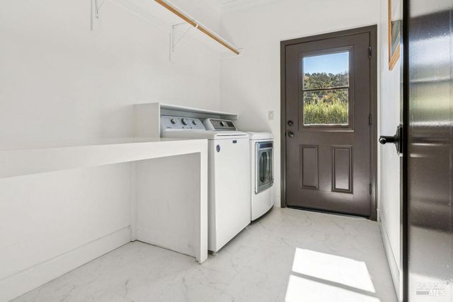 695 Quietwater Rd, Santa Rosa, CA 95404