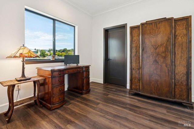 695 Quietwater Rd, Santa Rosa, CA 95404