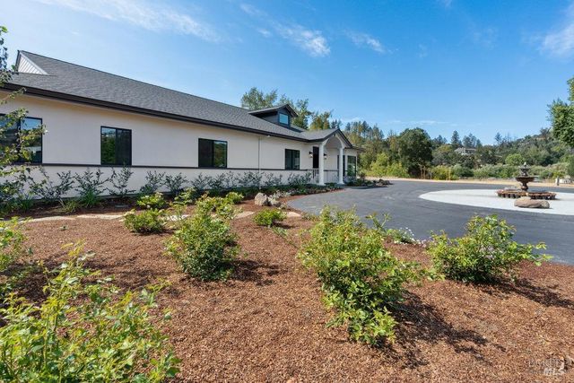 695 Quietwater Rd, Santa Rosa, CA 95404