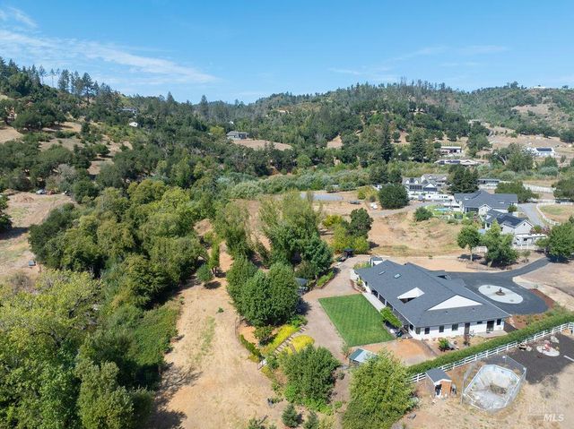 695 Quietwater Rd, Santa Rosa, CA 95404