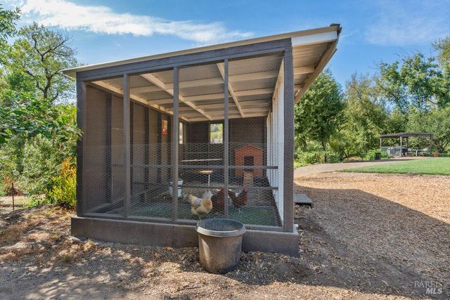 695 Quietwater Rd, Santa Rosa, CA 95404