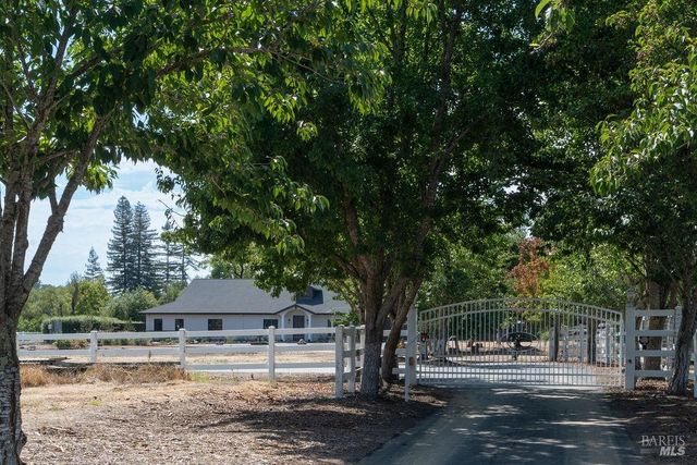 695 Quietwater Rd, Santa Rosa, CA 95404