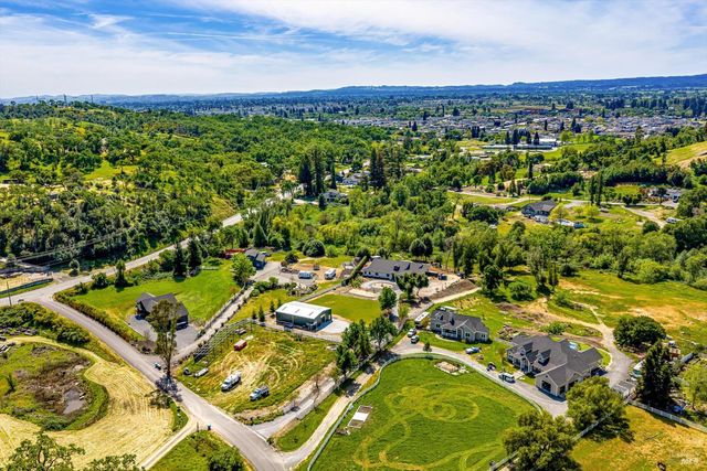 695 Quietwater Rd, Santa Rosa, CA 95404