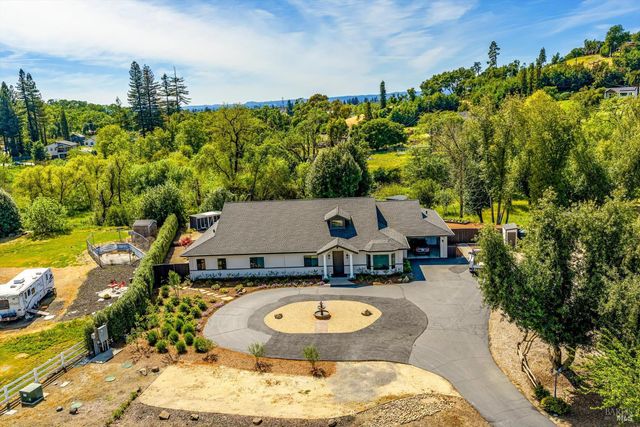 695 Quietwater Rd, Santa Rosa, CA 95404