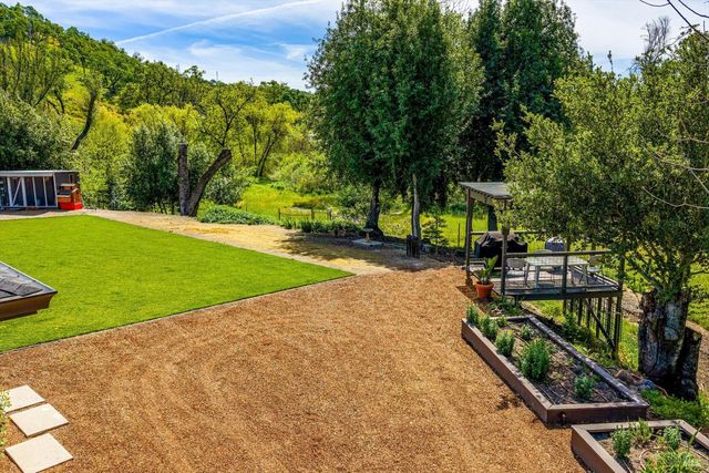 695 Quietwater Rd, Santa Rosa, CA 95404