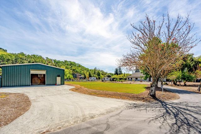 695 Quietwater Rd, Santa Rosa, CA 95404